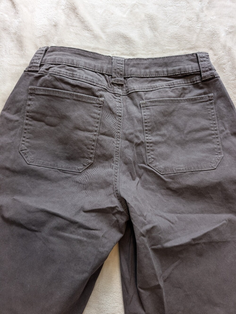 Flamingals Solid Stitch Detail Mid Waist Gray Bermuda Shorts NWT Large - Picture 8 of 9